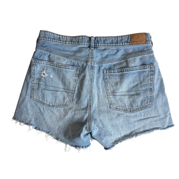 American Eagle Tomgirl Jean Shorts Raw Cut Hem Distressed Denim Women’s 8 - Picture 2 of 9